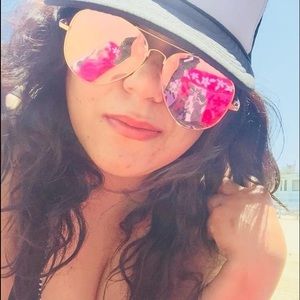 Meet your Posher, Yanira